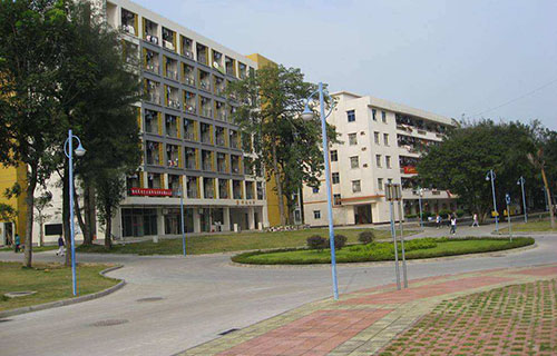 彭州市技工学校