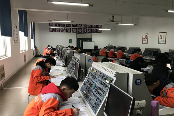 四川矿产机电技师学院