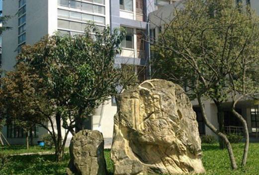 成都工业学院