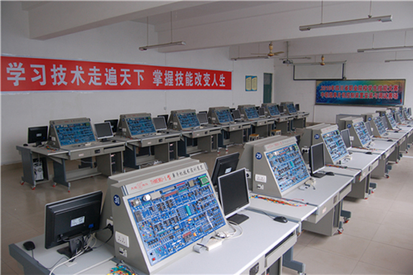 四川矿产机电技师学院